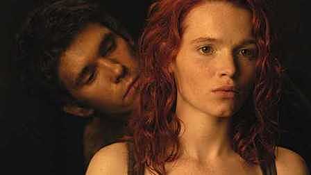 几分钟看完悬疑片《香水:一个谋杀犯的故事》沉迷少女身体芳香无法自拔