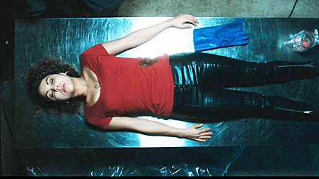 一位人称糖果屠夫的收尸人，为了救一个女孩惹祸上身了