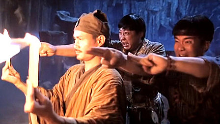 英叔和洪金宝师徒联手,巫师放出木乃伊和英叔隔空斗法