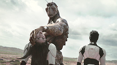 人类将蟑螂送上火星，500年后蟑螂进化成...