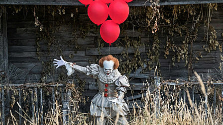 吓哭无数美国人的童年阴影恐怖片《小丑回魂》斯蒂芬·金原著小说改编