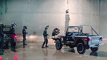 美国犯罪率爆增，政府筑起15米的高墙，...