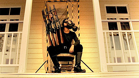 天外陨石带来丧尸病毒，钢铁巨墙还将小...