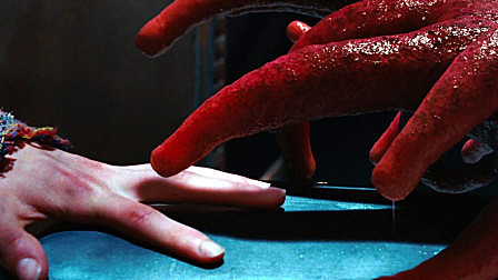 人类躲入地底200年，老鼠都变异成了怪物...