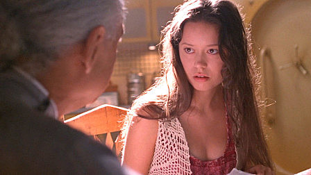 男子抢劫后逃离小镇，8年后返回却成了英...