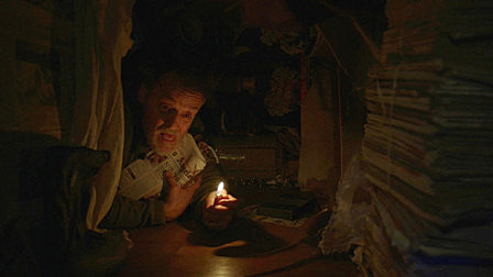 老人将家里设计成迷宫，每天回家都像盗墓，牛炸天！