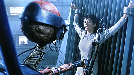 女子在月球沉睡14000年，醒来后遇到机器...