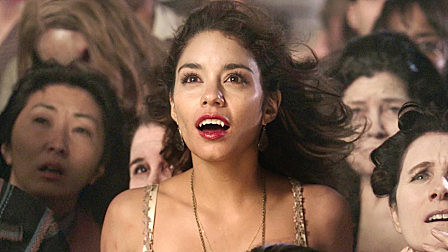 外星生物入侵小镇，人类与吸血鬼丧尸一...