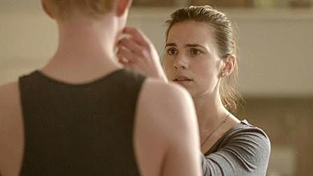 美女痛失爱夫, 伤心之余购买了虚拟丈夫,...