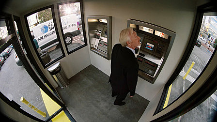 ATM机里吐出求救纸条,还传出呼救声,啥情况?!