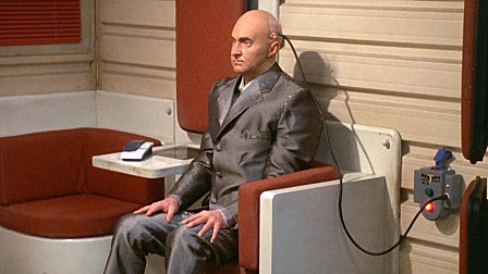 小伙在月球开酒吧,却因此被人追杀,全...