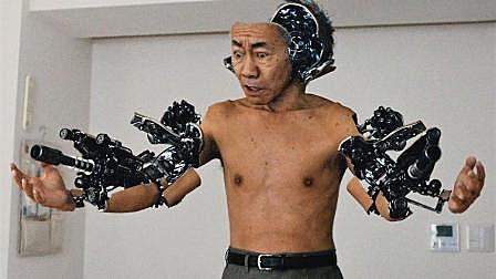 一次爆炸，老汉身体被改造成机械，谁说老汉不能成为主角的？