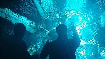 高中生发现神秘晶体, 因此获得神奇能力,...