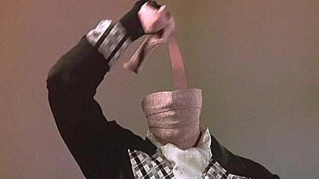 小伙变成透明人, 被特工盯上, 欲将他变...