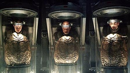 6分钟看完科幻恐怖片《异形4》科学家成...