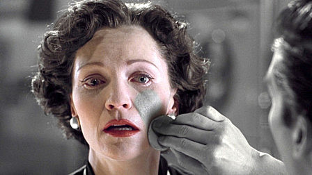 黑白世界中不允许出现彩色，女子只能每...