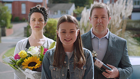 爸妈一夜之间变成了木头人，让干啥就干啥，好玩了