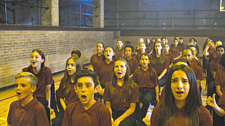 在未来，孩子们从小就不用读书，谁看书...