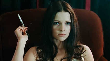 几分钟看完吸血鬼电影《我们是夜晚》三位美艳动人的吸血鬼