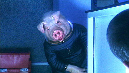 外星飞船坠落地球，宇航员竟然长的像一...