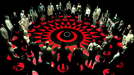 50人被关恐怖密室，每两分钟就会电死一...