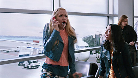 手机病毒爆发，人类一接电话就口吐白沫...