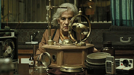 小镇发生多起离奇灵异事件，背后暗藏着异次元的恶灵