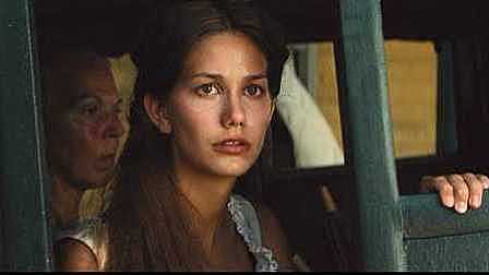 几分钟看完翻拍经典《豪勇七蛟龙》小寡妇叫来 猛男带领村民奋起反抗