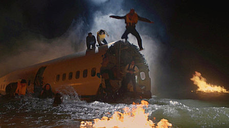 飞机失事坠海，绝望的乘客只能选择跳海，宛如炼狱