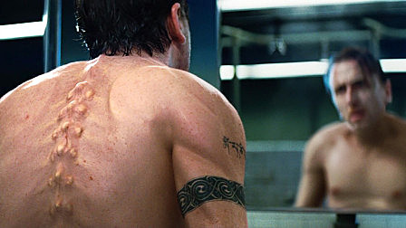 士兵为了变强，不断注射超级血清，骨骼...