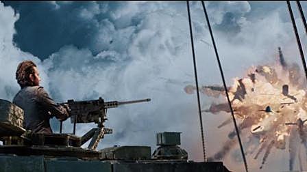 一部动作场面远超敢死队的电影, 坦克在空中干掉多架美军无人机