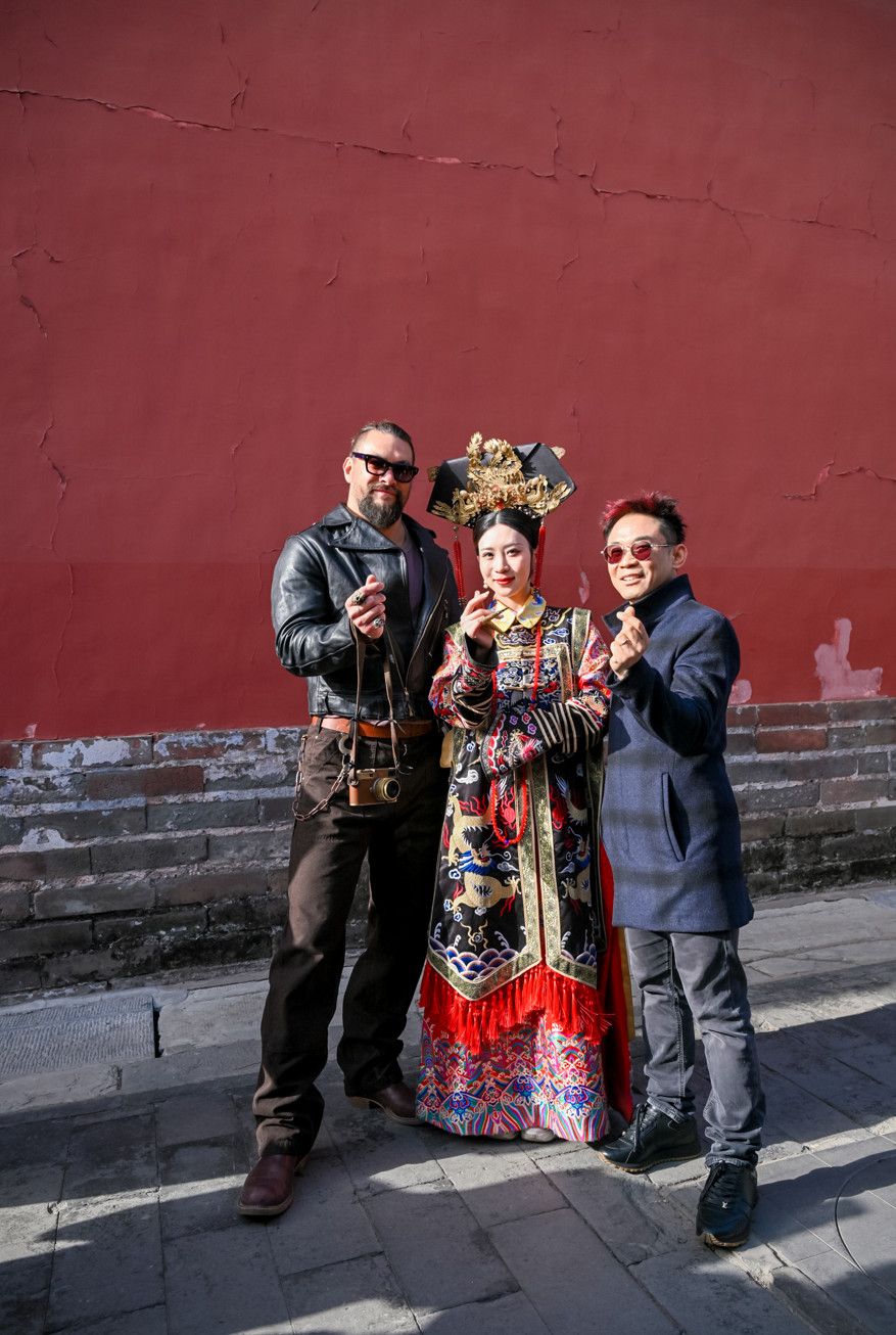 《海王2》国内宣传：杰森·莫玛探访故宫、攀登长城