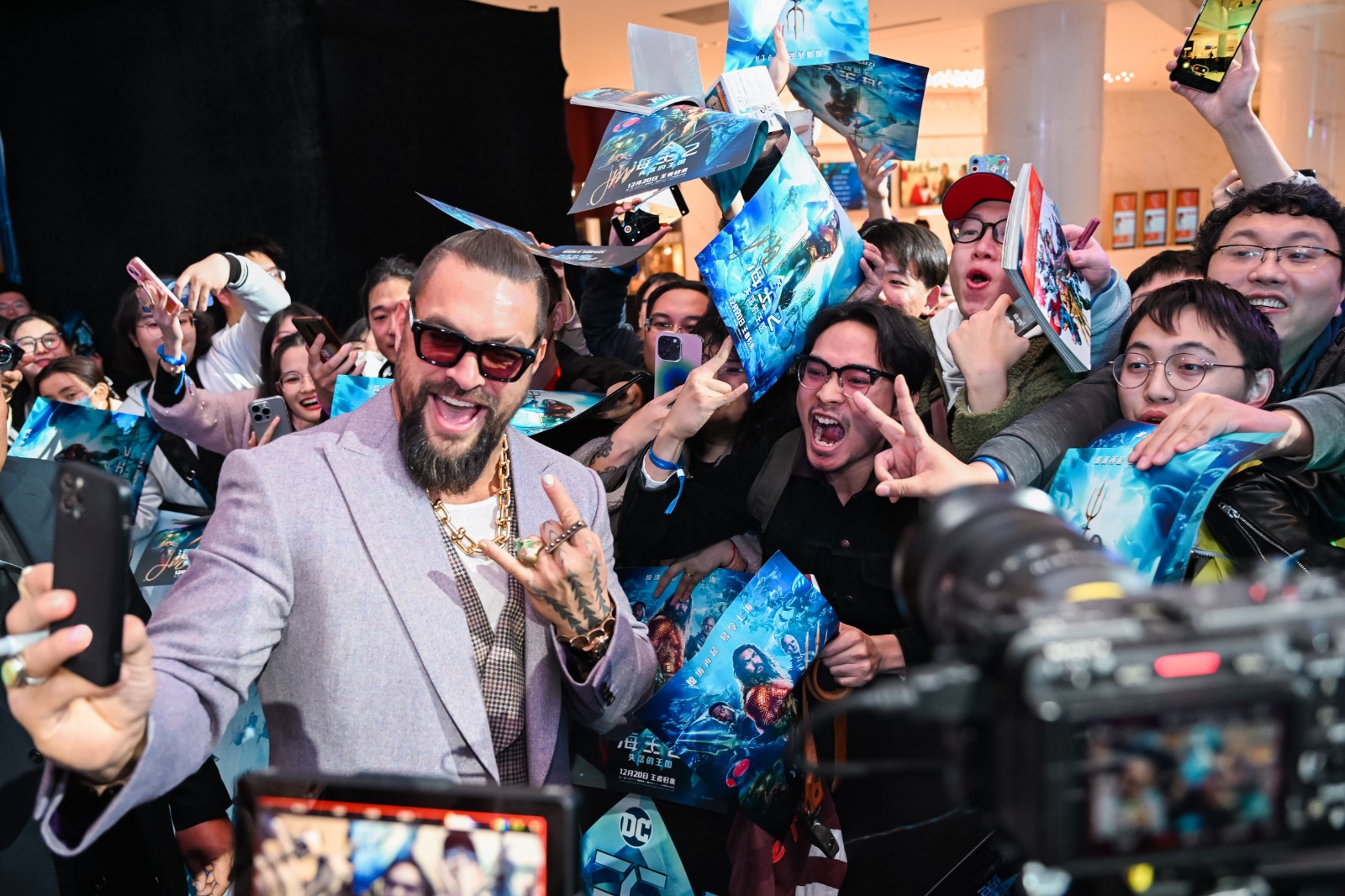 《海王2》国内宣传：杰森·莫玛探访故宫、攀登长城