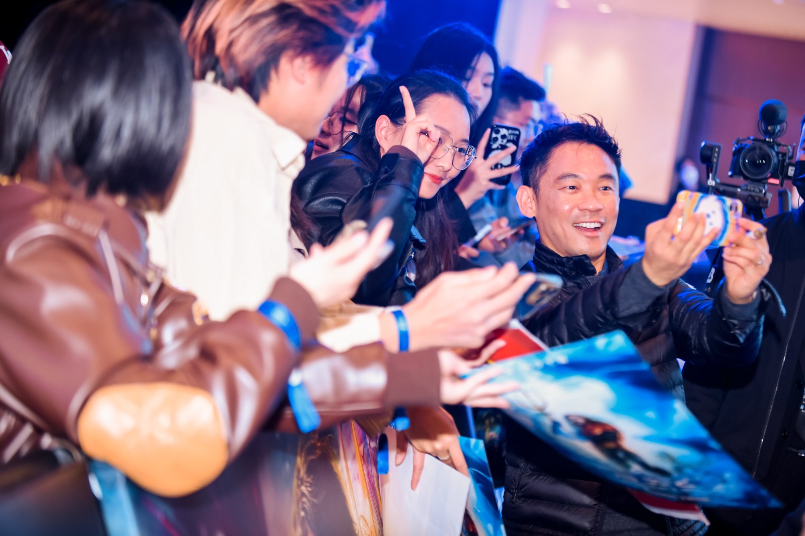 《海王2》国内宣传：杰森·莫玛探访故宫、攀登长城