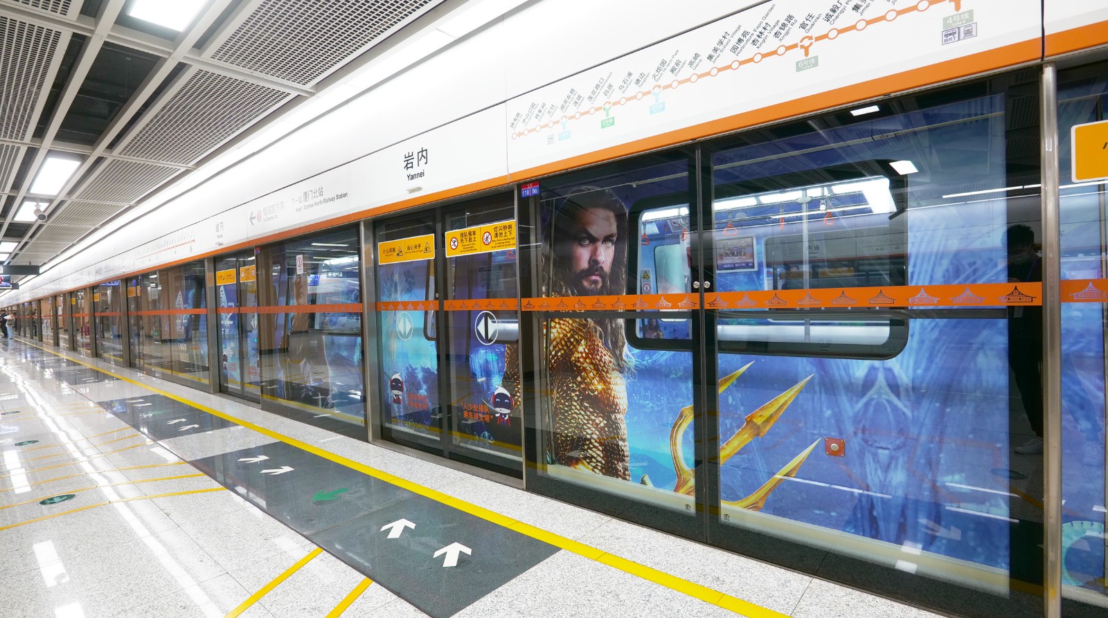 《海王2》国内宣传：杰森·莫玛探访故宫、攀登长城