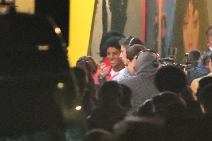 《迈克尔》片场照曝光: 男主角神还原迈克尔杰克逊