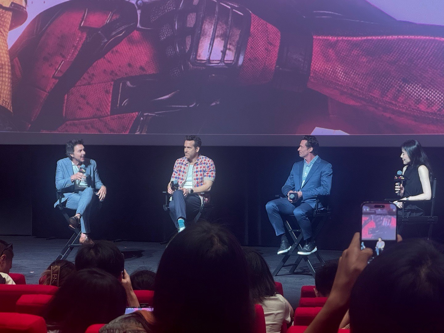 《金刚狼与死侍》中国版预告片 狼叔突降上海与粉丝亲密接触