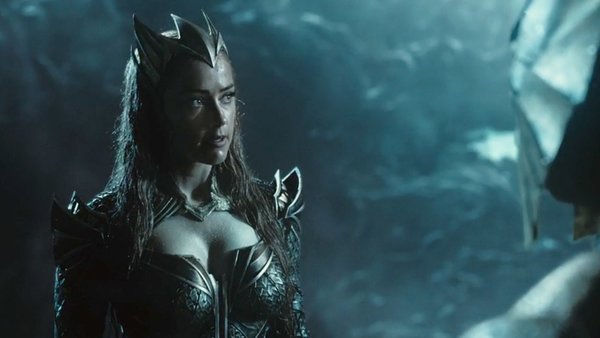 导演扎克·施奈德宣布与艾梅柏·希尔德再度合作《月球叛军》