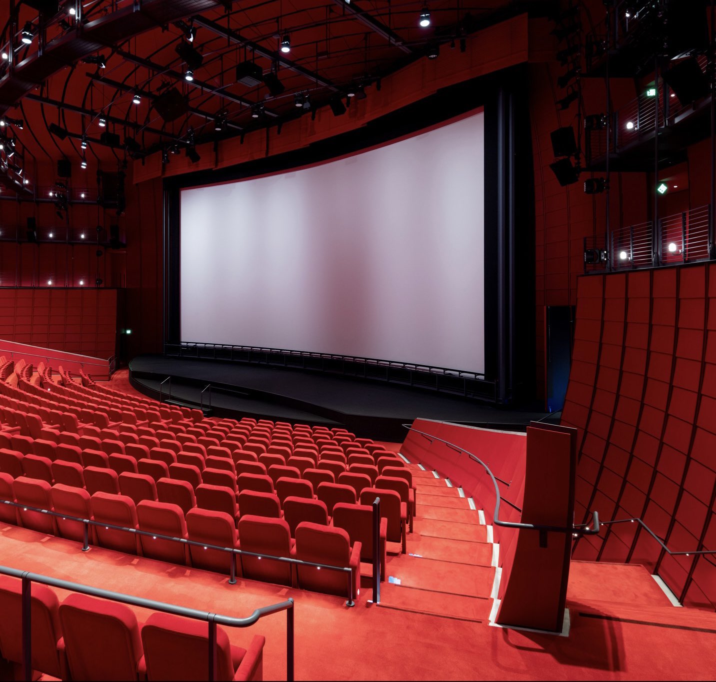 流媒体vs影院:三分之二美国人更倾向于在家观影