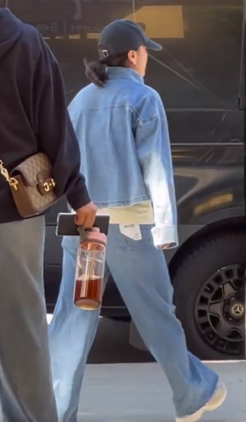 索尼计划翻拍《你好李焕英》，网友洛杉矶偶遇贾玲