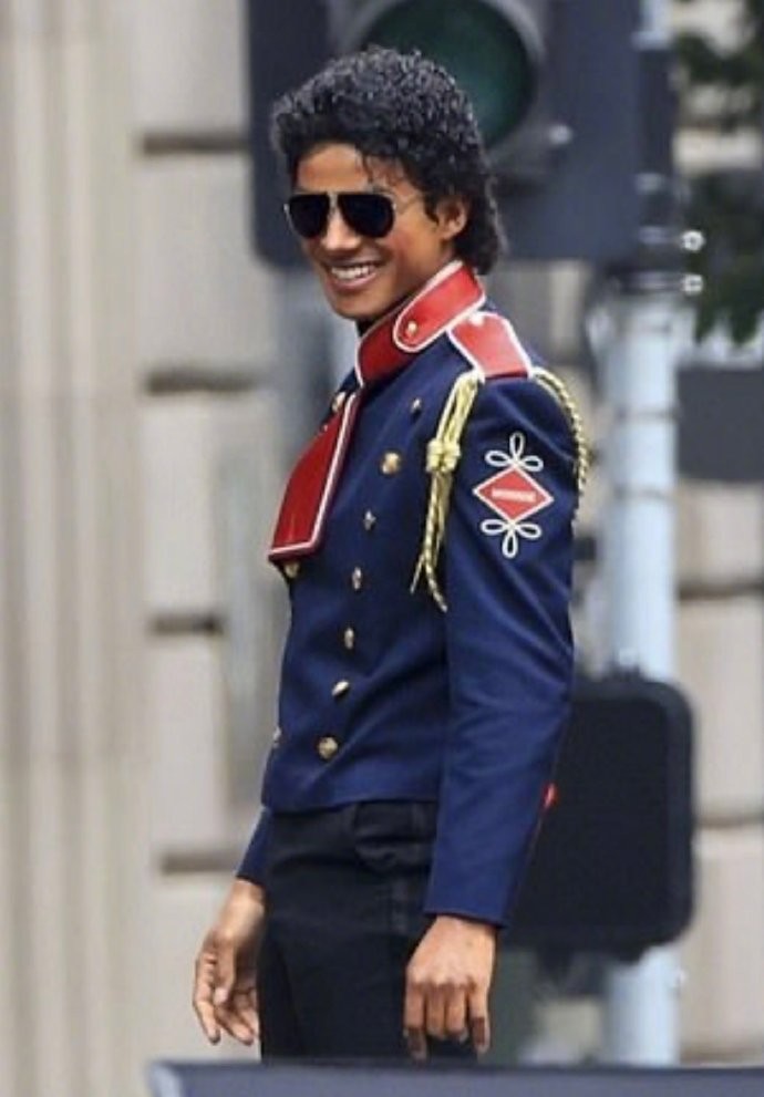 重塑经典巡演的新片场照：传记电影《迈克尔》揭秘胜利发布会