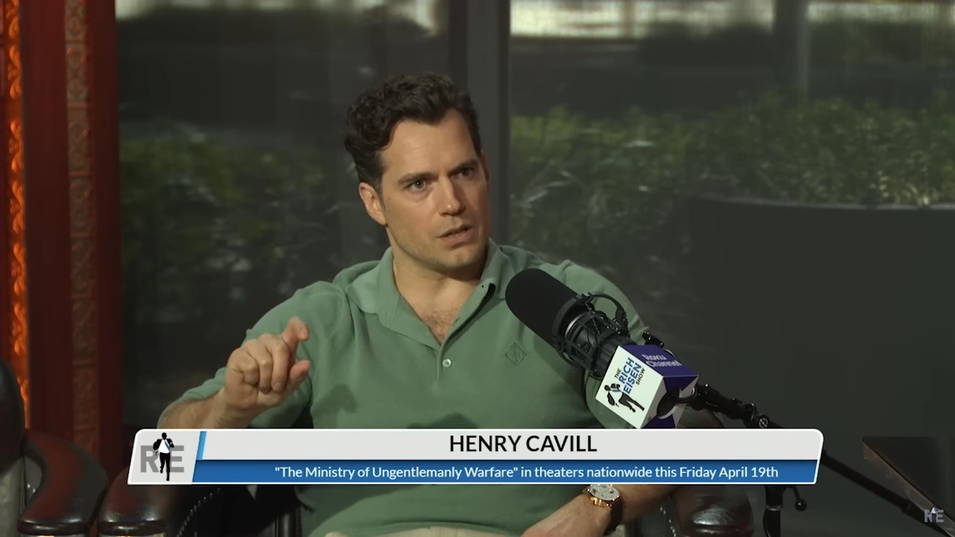 亨利·卡维尔就出演詹姆斯·邦德角色问题表示不排除可能性