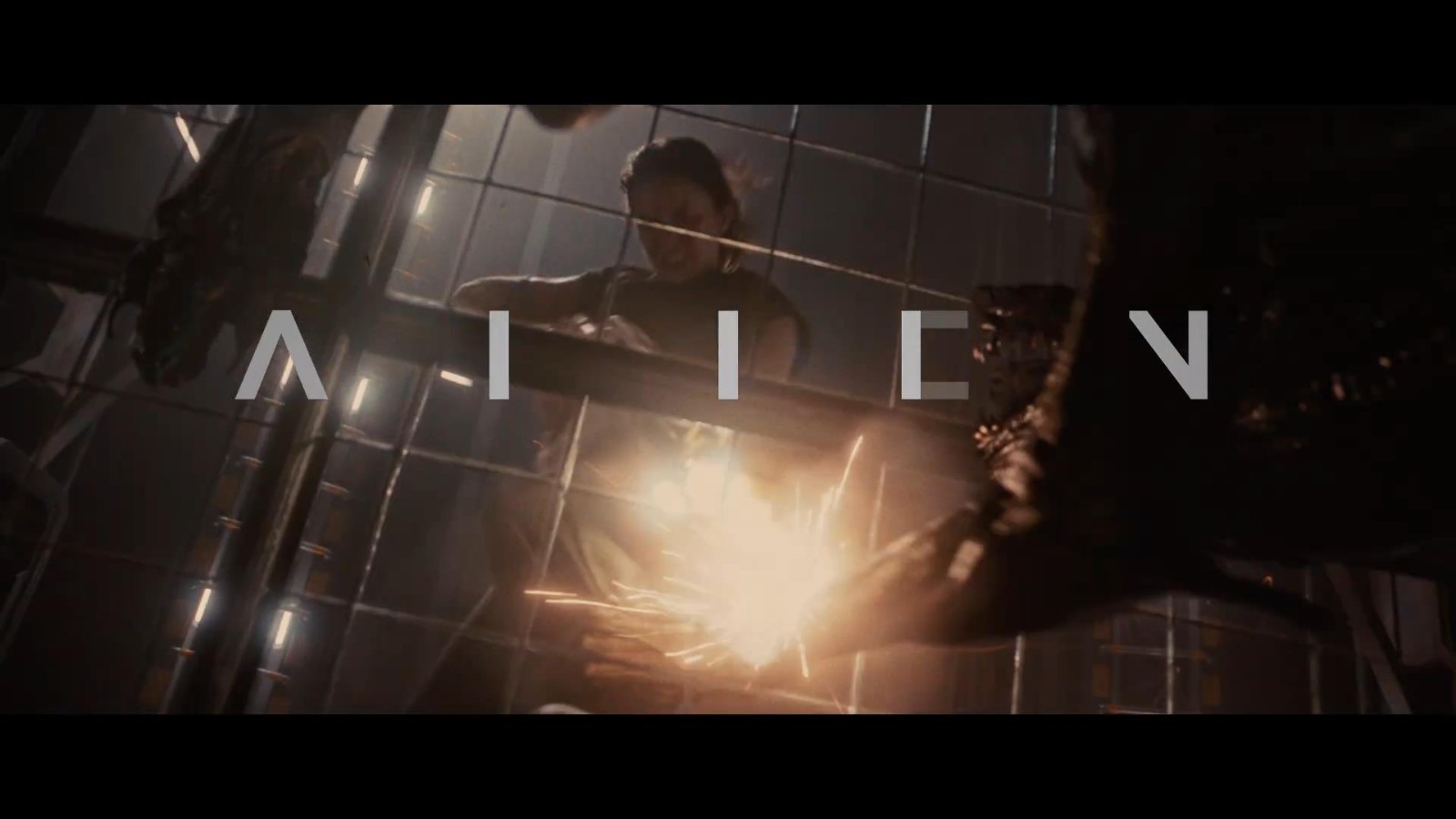 科幻恐怖电影《异形：夺命舰》最新预告：狭路相逢